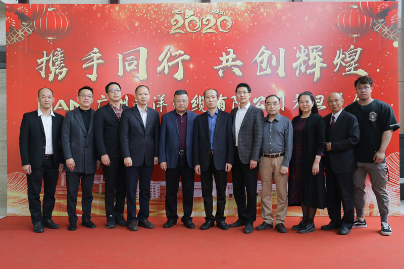 公司高管團(tuán)隊(duì)合影